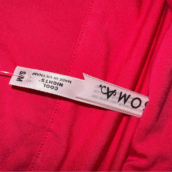 Elegant Hot Pink Women's Robe - Picture 3 of 4